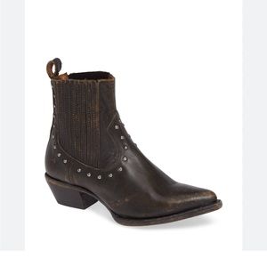 Frye EUC Sacha Chelsea Studded distressed boot. Size 7